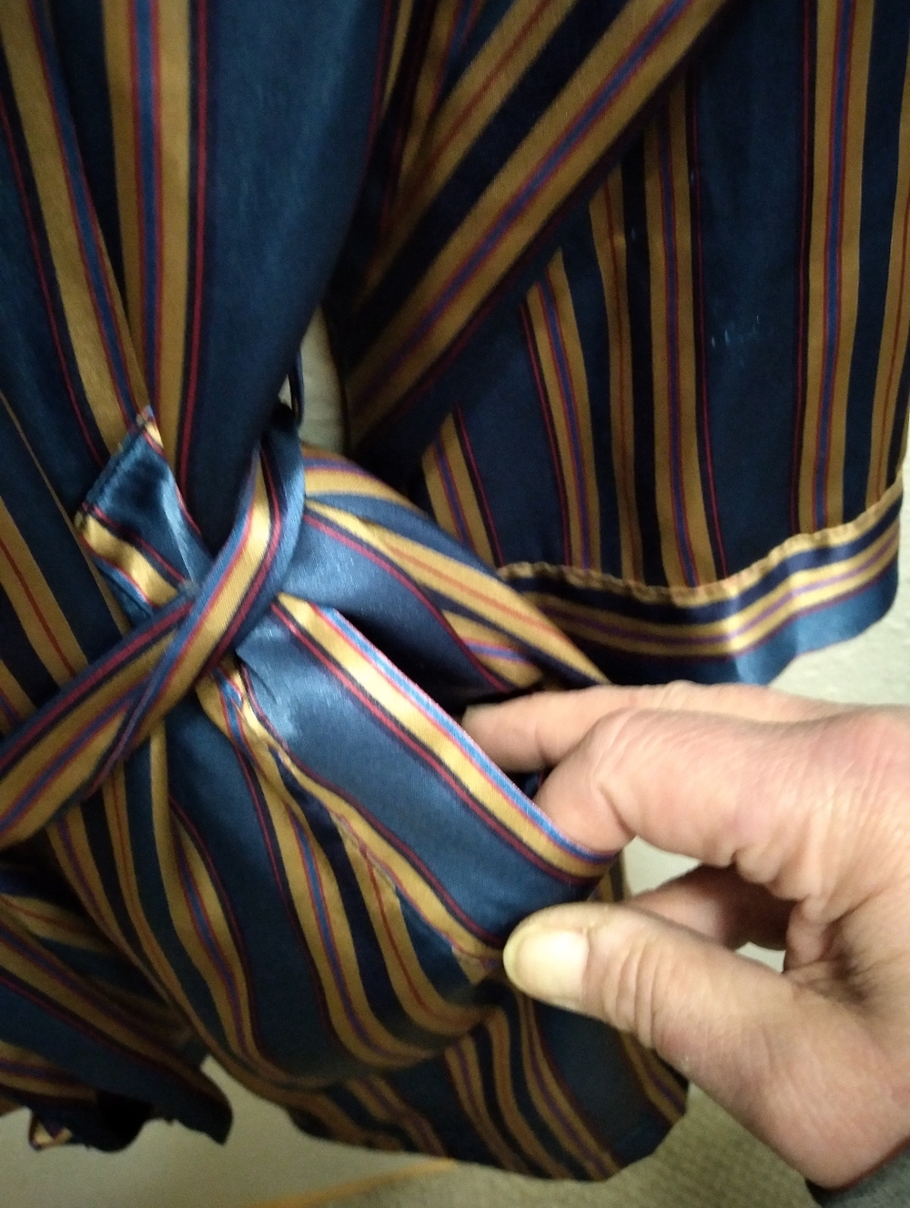 VS Satin Robe - Picture 4 of 7